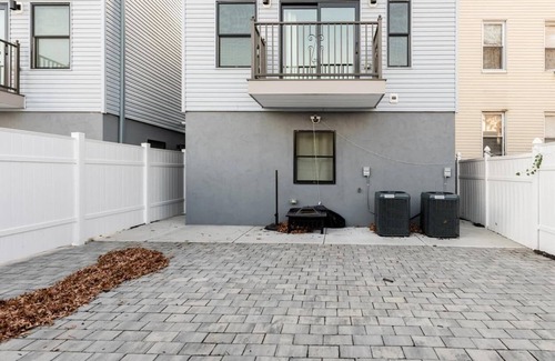 Hackensack River Waterfront Condo | Modern Retreat with Private Backyard, 30 Min ride to NYC