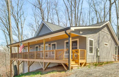 Maggie Valley House | Modern Retreat with Mtn Views in Maggie Valley!