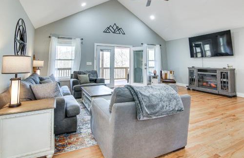 Maggie Valley House | Modern Retreat with Mtn Views in Maggie Valley!