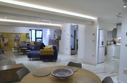 South Richmond Apartment | Modern Richmond Apartment