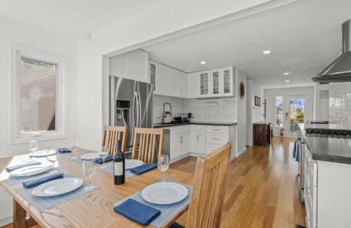 Cloverdale House | Modern Riverfront Home, sleep 8, Spa, WiFi, BBQ