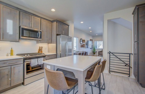 Colorado Springs Apartment | Modern Rooftop Patio New-build Townhome in COS