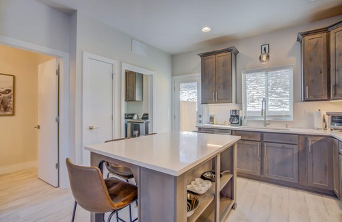 Colorado Springs Apartment | Modern Rooftop Patio New-build Townhome in COS