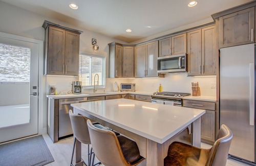 Colorado Springs Apartment | Modern Rooftop Patio New-build Townhome in COS