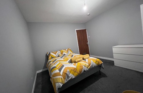 Coventry House | Modern Room Close to Warwick University
