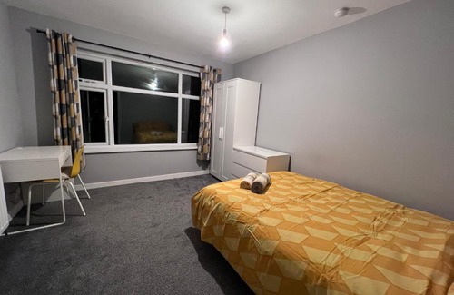 Coventry House | Modern Room Close to Warwick University