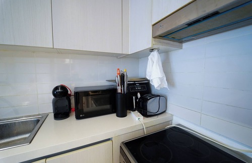 Al Raha Beach Apartment | Modern Room in a superb apartment in Watersedge with Private Bathroom.