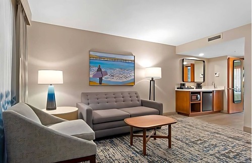 Southwest Anaheim Hotel | Modern Room in Embassy Suites Anaheim South – Comfort & Convenience Near Disney
