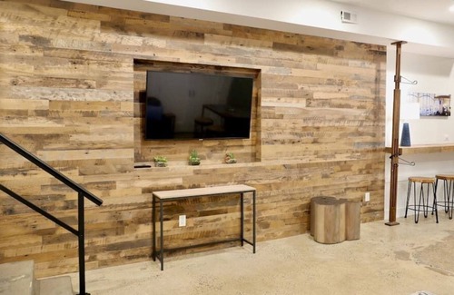 Cardozo Apartment | Modern Rustic Industrial Apt - Amazing Location!