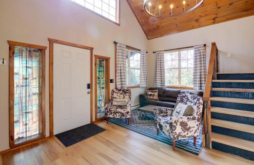 Cosby House | Modern-Rustic Love Cabin in Cosby Deck and Grill