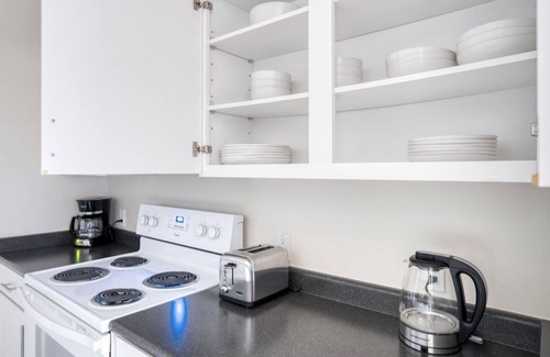 Central San Mateo Apartment | Modern San Mateo 1BR w/ W/D, BBQ & Pool, nr Caltrain, by Blueground