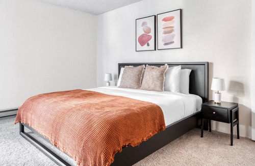 Central San Mateo Apartment | Modern San Mateo 1BR w/ W/D, BBQ & Pool, nr Caltrain, by Blueground