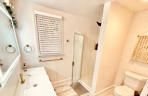 Chosewood Park House | Modern Scandinavian Bungalow HOT TUB 6 bed 3 bath