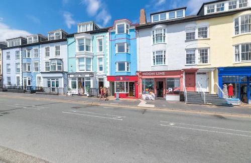 Aberdovey Apartment | Modern Sea View Apartment
