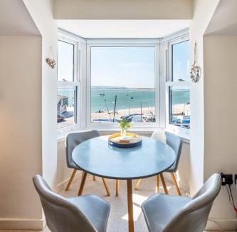 Aberdovey Apartment | Modern Sea View Apartment