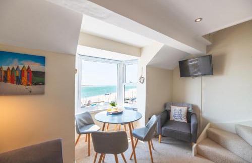 Aberdovey Apartment | Modern Sea View Apartment