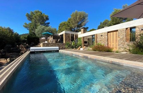 Cap Benat Villa | Modern seaside villa with swimming pool in private estate Gaou Bénat