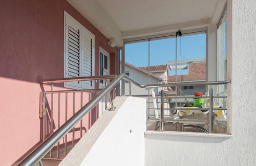 Tomicici Apartment | Modern Seaside Apartment with Balcony - Erika,Donja Lastva