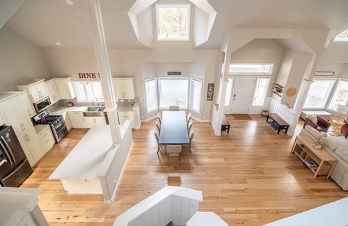 Sisters House | Modern Secluded Spacious Home, Family Friendly forest view in Sisters