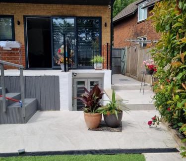 Woodhouse Apartment | Modern self contain studio Own Private Access