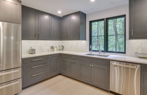 Sharon House | Modern Sharon Farmhouse: Spacious, Patio, Views