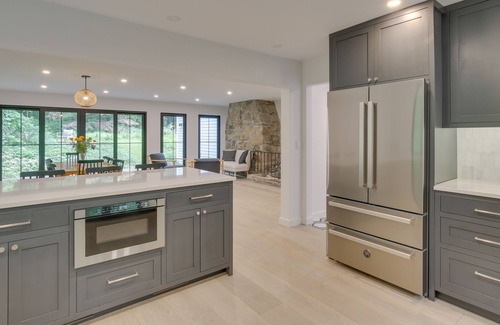 Sharon House | Modern Sharon Farmhouse: Spacious, Patio, Views