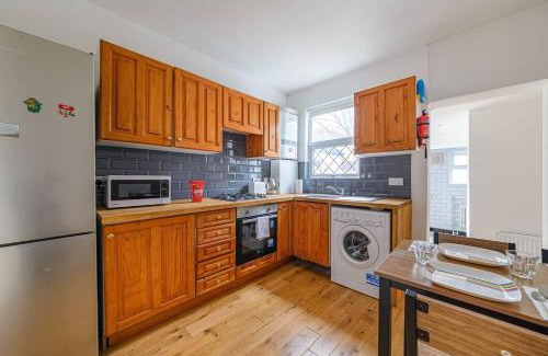 Stratford House | Modern Simplicity 10mins from Westfield, Stratford