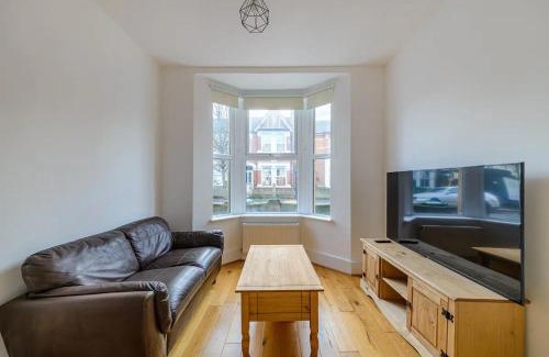 Stratford House | Modern Simplicity 10mins from Westfield, Stratford