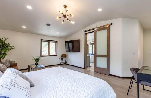 Rapid City House | Modern Smart House In The Woods with 2 King BDS 2 BA