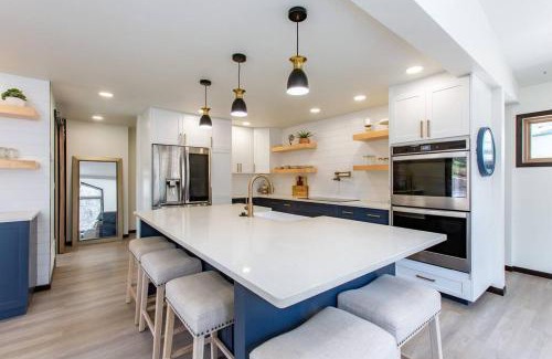 Rapid City House | Modern Smart House In The Woods with 2 King BDS 2 BA