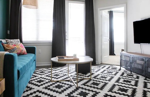 West Congress Apartment | Modern SoCo CozySuites w/2 Pools! #02