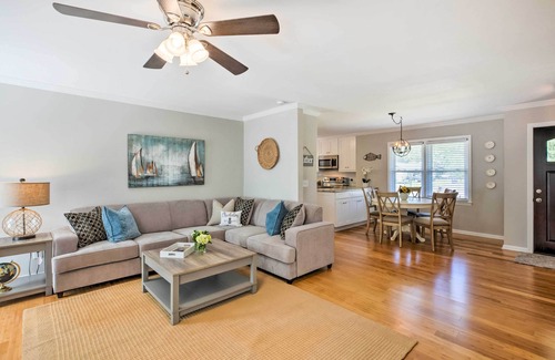 Harborgate Shores House | Modern 'Southern Comforts' Home Near Charleston