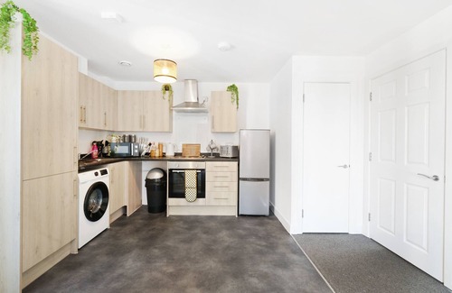 George Green Apartment | Modern Spacious 2 Bed 2 Bath Apartment