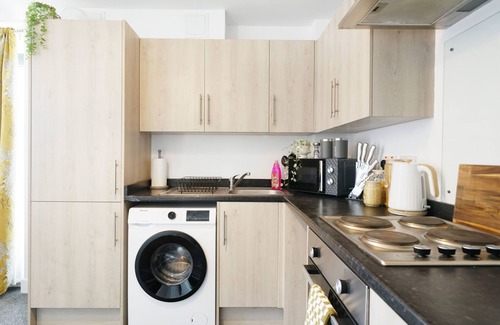 George Green Apartment | Modern Spacious 2 Bed 2 Bath Apartment
