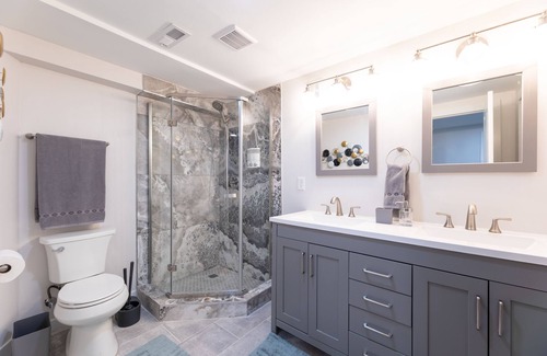 Southeast House | Modern & Spacious 2 bed/2 bath Close to DU