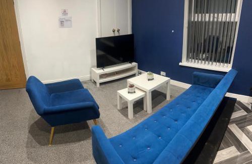 Cradley Apartment | Modern Spacious 2 Bedroom Apt