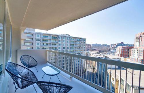 Aurora Highlands Apartment | Modern & Spacious 2BR Apartment at Crystal city
