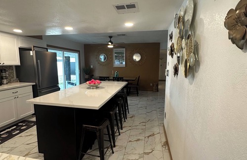 Casa Grande House | Modern & Spacious 3-Bedroom 2-bathroom Home