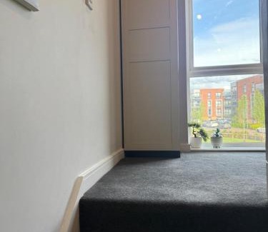 Borehamwood Apartment | Modern Spacious 3 Bedroom House in Hertfordshire