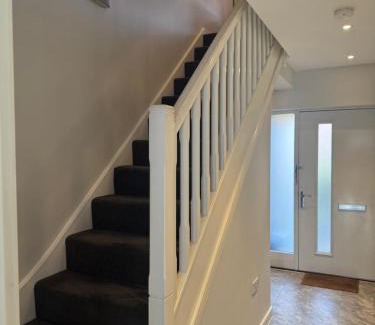 Borehamwood Apartment | Modern Spacious 3 Bedroom House in Hertfordshire
