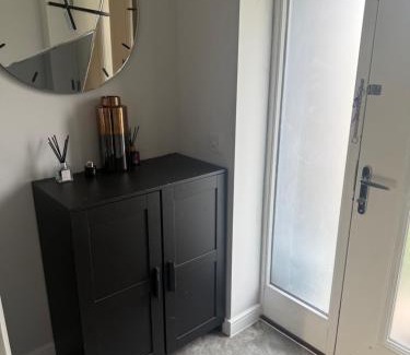 Borehamwood Apartment | Modern Spacious 3 Bedroom House in Hertfordshire