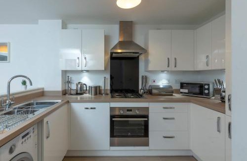 Yeovil House | Modern & Spacious 4 Bedroom House in Yeovil
