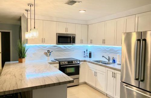 Rosarito Apartment | MODERN SPACIOUS BEACH FRONT CENTRAL CONDO w POOLS STEPS TO BEACH
