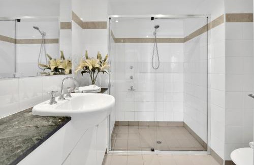 Chatswood Apartment | Modern spacious Chatswood Apartment H1016