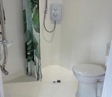 Crawley Apartment | Modern Spacious Crawley Studio