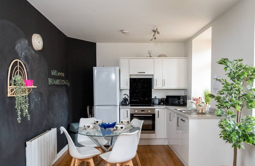 Bristol Apartment | Modern & Spacious Flat in the Centre of Bristol