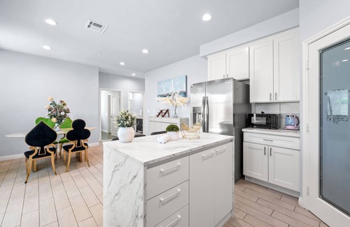 La Puente House | Modern Spacious Home Bright Family Group Friendly