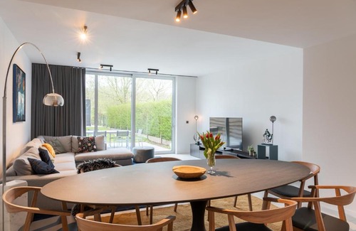 Kortrijk Villa | Modern & Spacious House