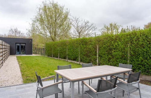 Kortrijk Villa | Modern & Spacious House