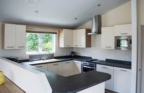 Arnold House | Modern, spacious lodge with double and twin rooms.